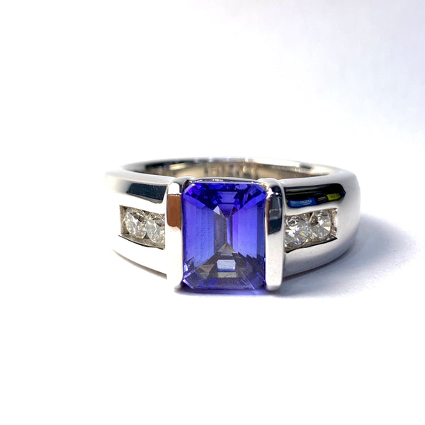 MEN’S TANZANITE RING