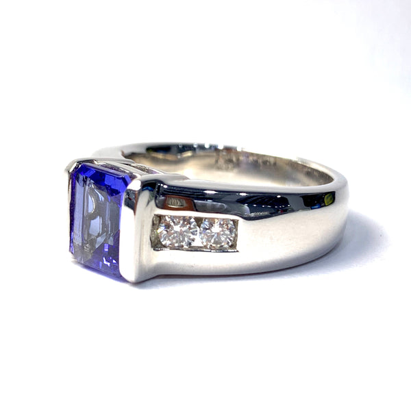 MEN’S TANZANITE RING