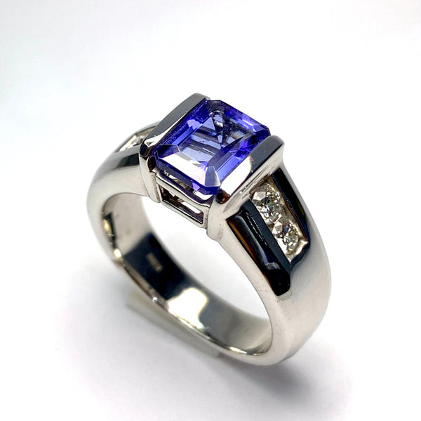 MEN’S TANZANITE RING