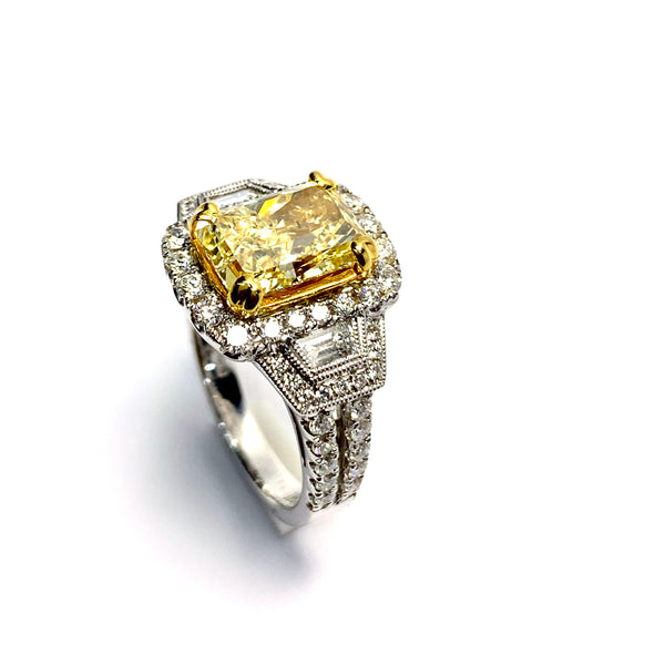 NATURAL YELLOW DIAMOND RING